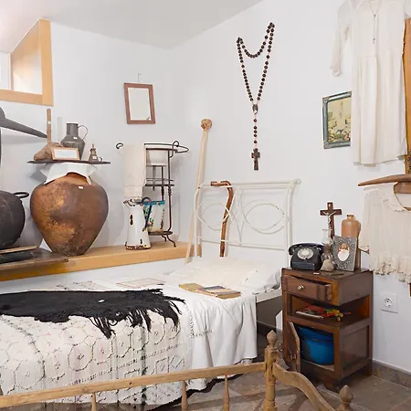 Casa De Santo Antao - *