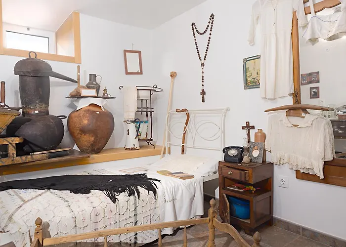 Casa De Santo Antao - *